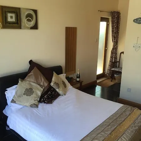 ベッド・アンド・ブレックファスト The Old Mill House 4*